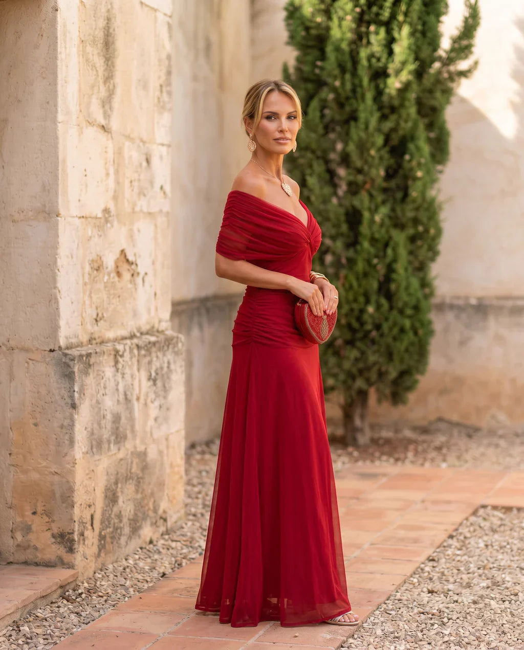 ELEGANT DRESS WITH V-NECK